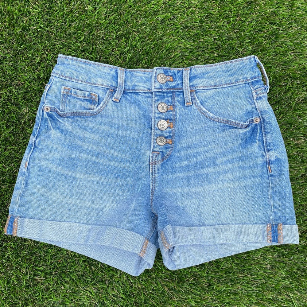 OLD NAVY HIGH RISE LIGHTWASH SHORTS